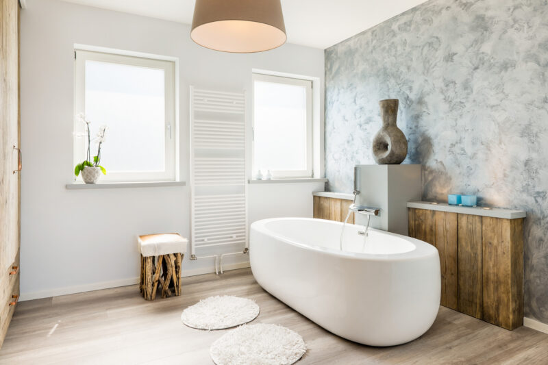 Boden in Holzoptik im Badezimmer