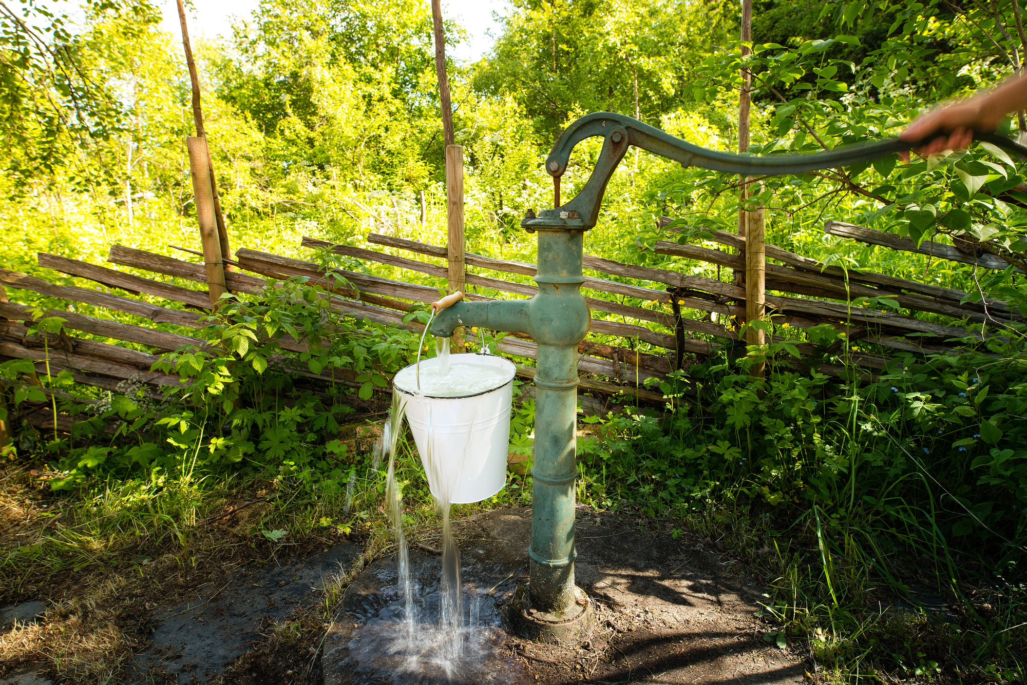 alte Handwasserpumpe
