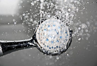 Erste Hilfe bei zu wenig Wasserdruck in der Dusche
