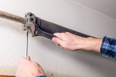 Torfeder der Garage defekt – was ist zu tun?