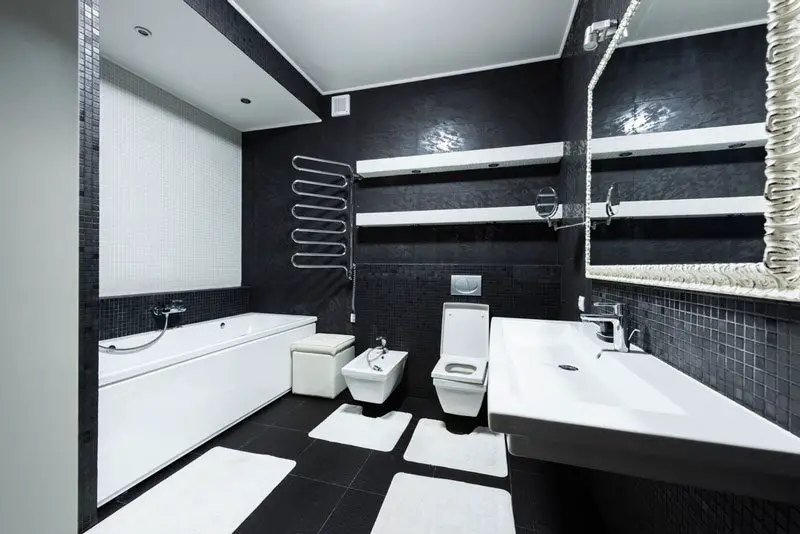 badezimmer schwarz weiss