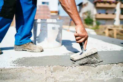 Dichtschlämme richtig verwenden – der große Ratgeber dichtschlaemme-auftragen