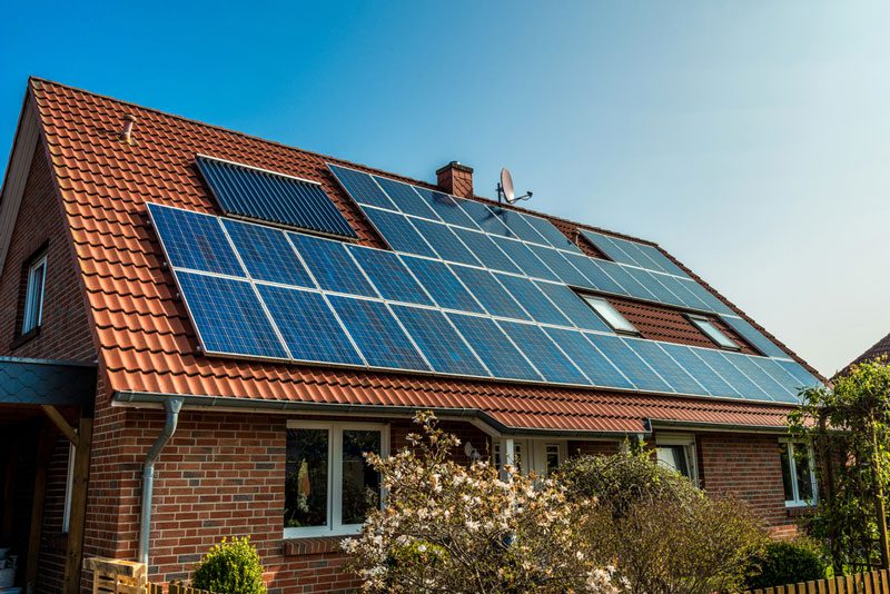 Haus mit Solaranlage