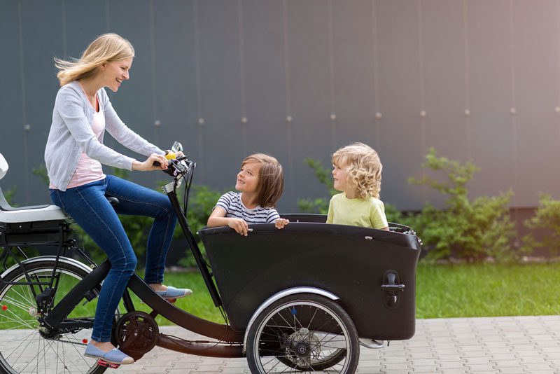 Kinder mit dem Lastenfahrrad transportieren