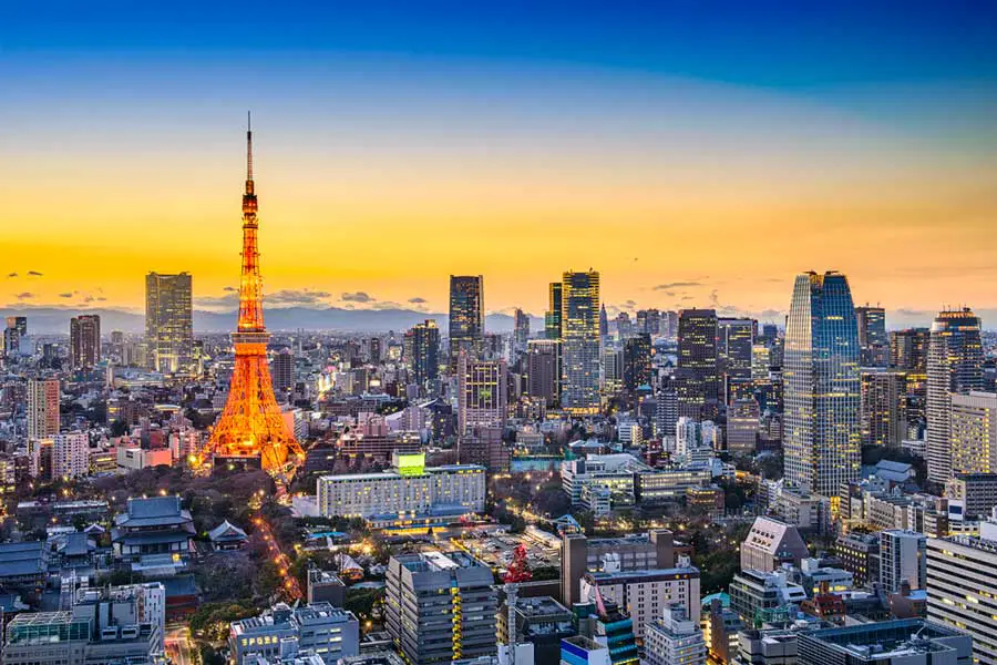 Blick auf Tokio und einen Teil der 164 Wolkenkratzer