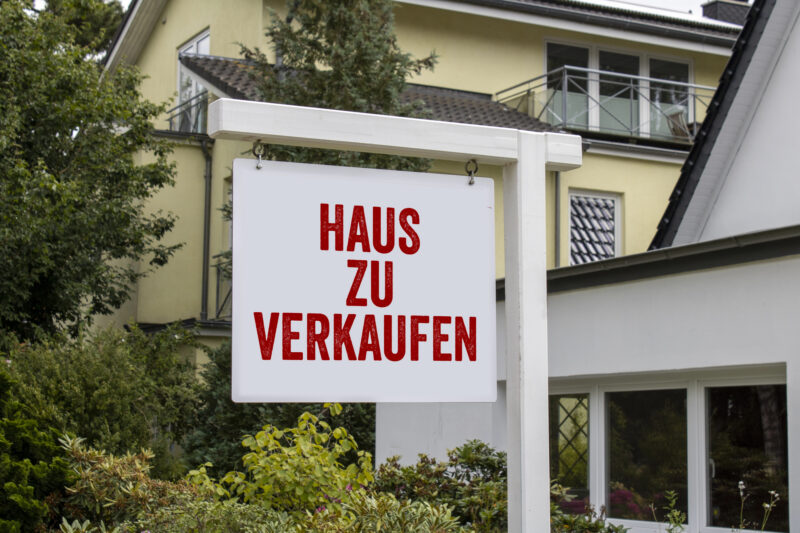 Schild "Haus zu verkaufen"